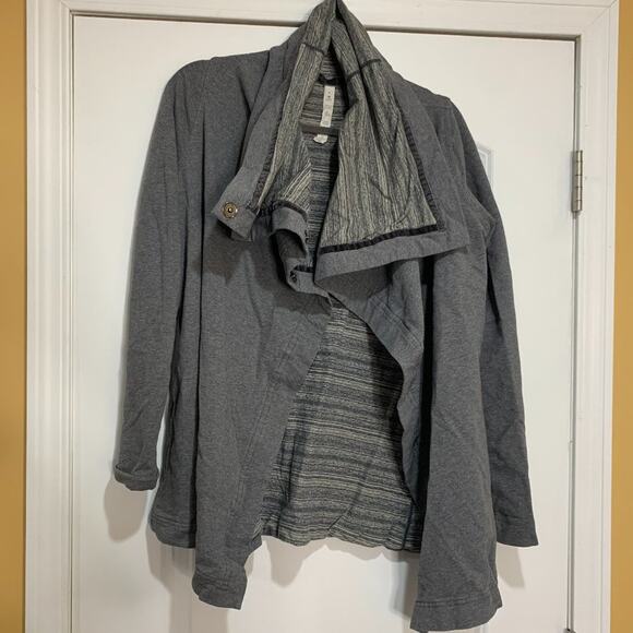 Lululemon Gray Wrap Jacket with Snapping Buttons Size 4 - Picture 1 of 8